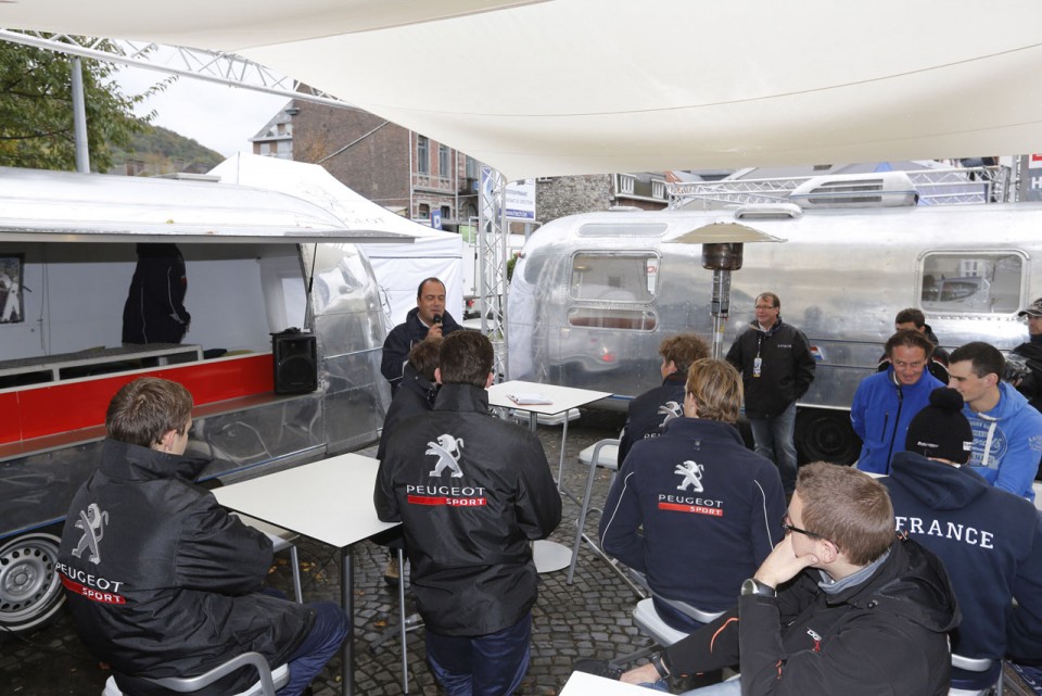 Peugeot 208 R2 - Rallye du Condroz - 208 Rally Cup France 2013 - 010 - 
AMBIANCE BRIEFING