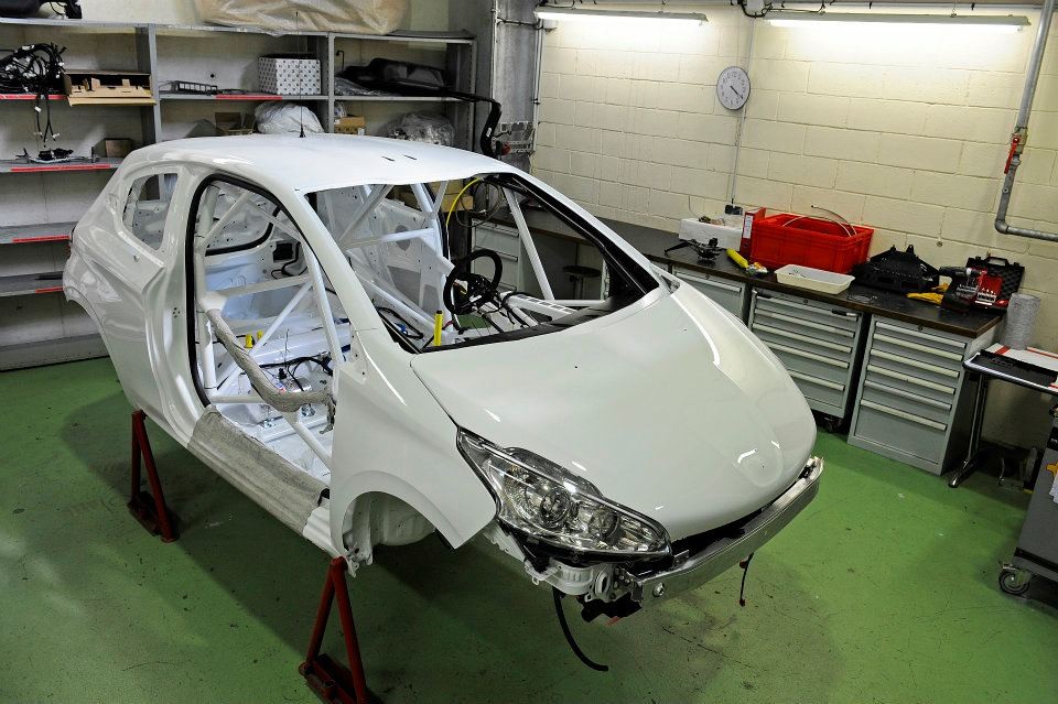 Peugeot 208 R2 001