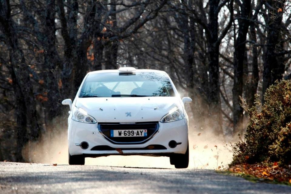 Premiers essais Asphalte Peugeot 208 R2 003