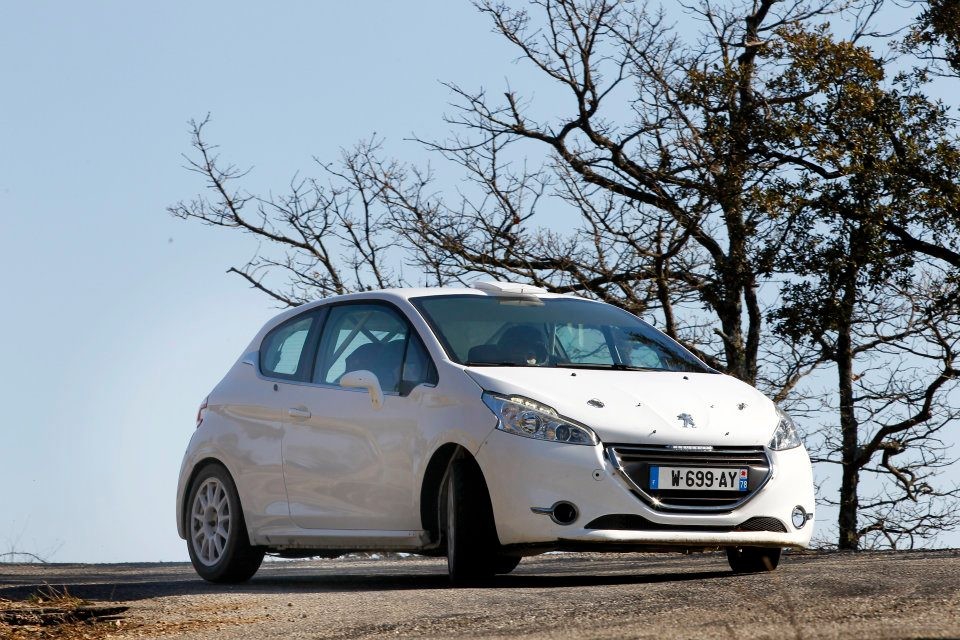 Essais de la Peugeot 208 R2 008