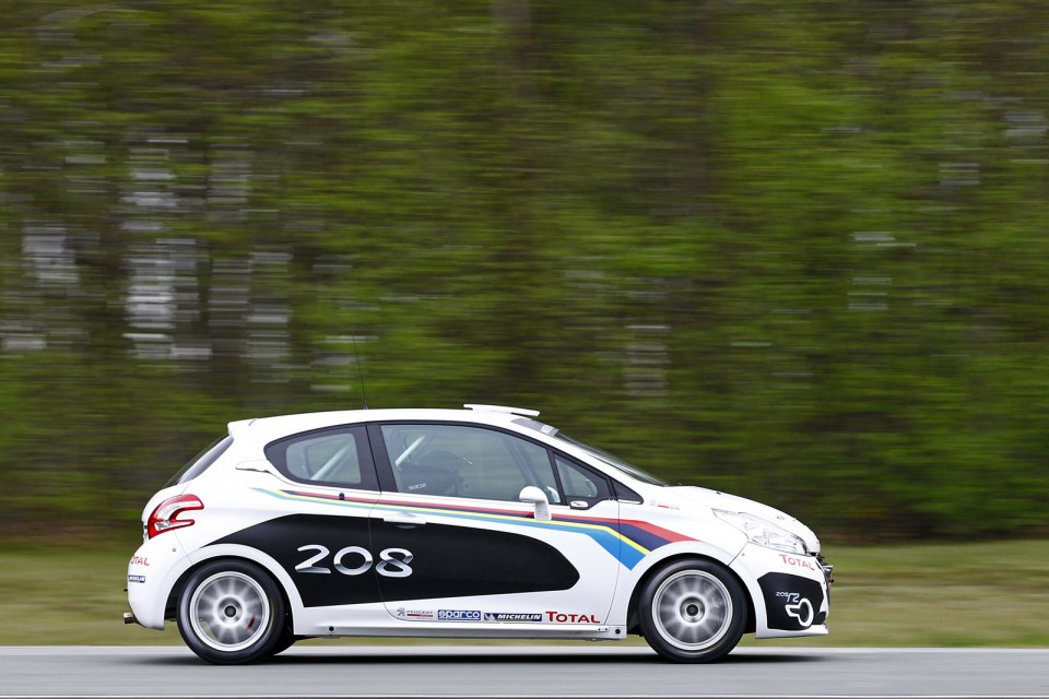 Profil dynamique Peugeot 208 R2 Photo officielle 008