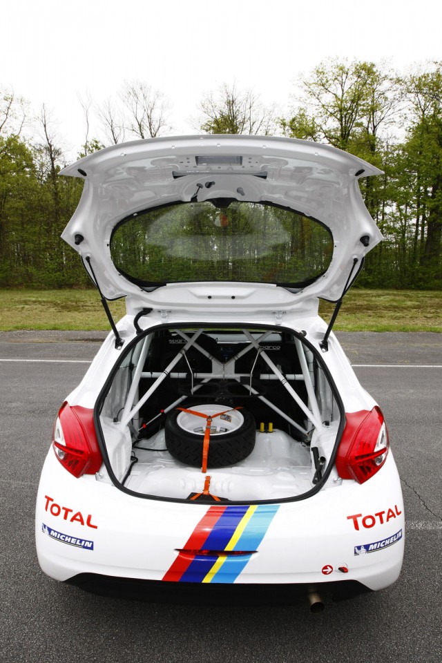 Coffre Peugeot 208 R2 Photo officielle 020