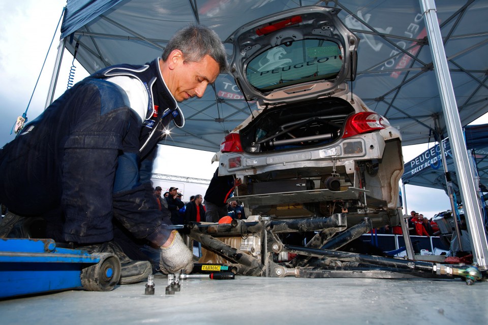 Peugeot 208 T16 - Rallye de l'Acropole 2014 (Grèce / ERC)