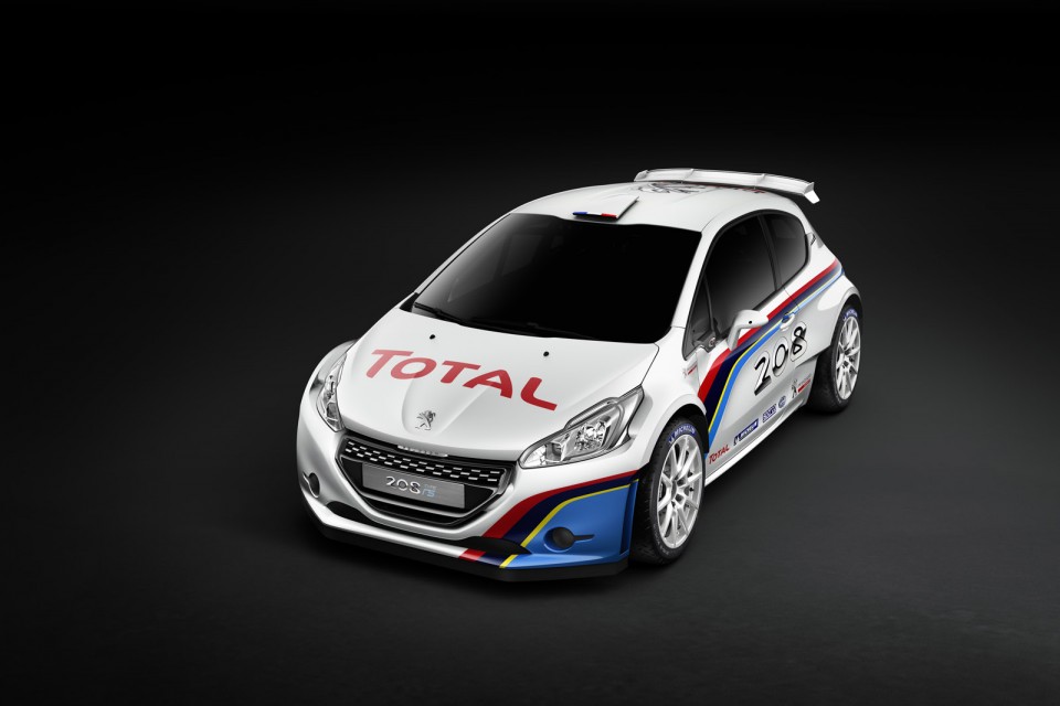 Vue 3/4 avant plongée Peugeot 208 R5 1-002