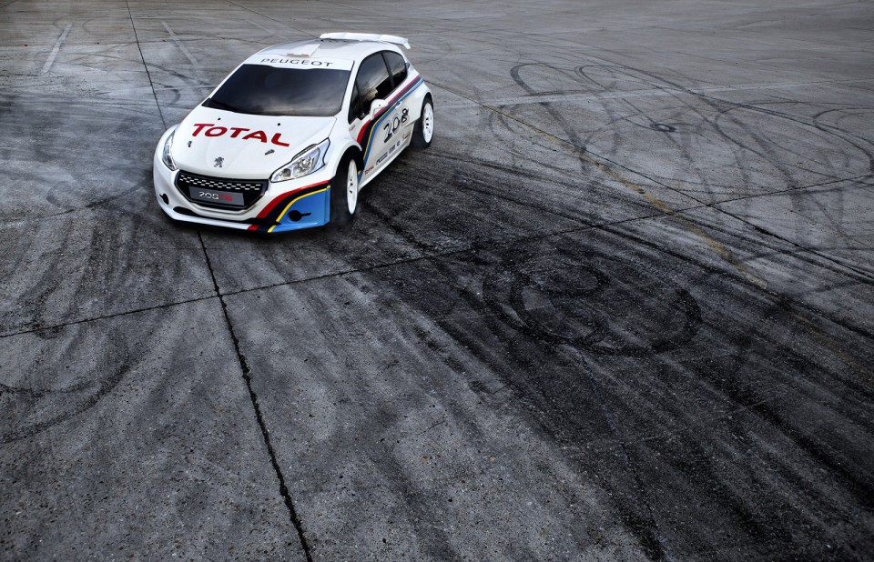 Peugeot 208 T16 - Photo officielle - 1-001