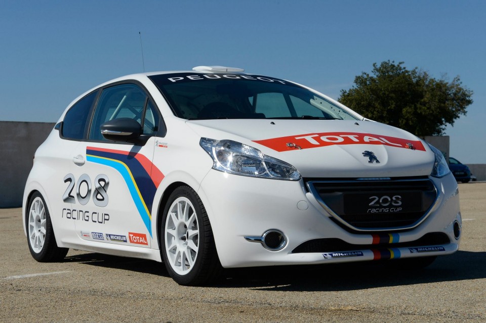 Photo officielle Peugeot 208 Racing Cup 1-001