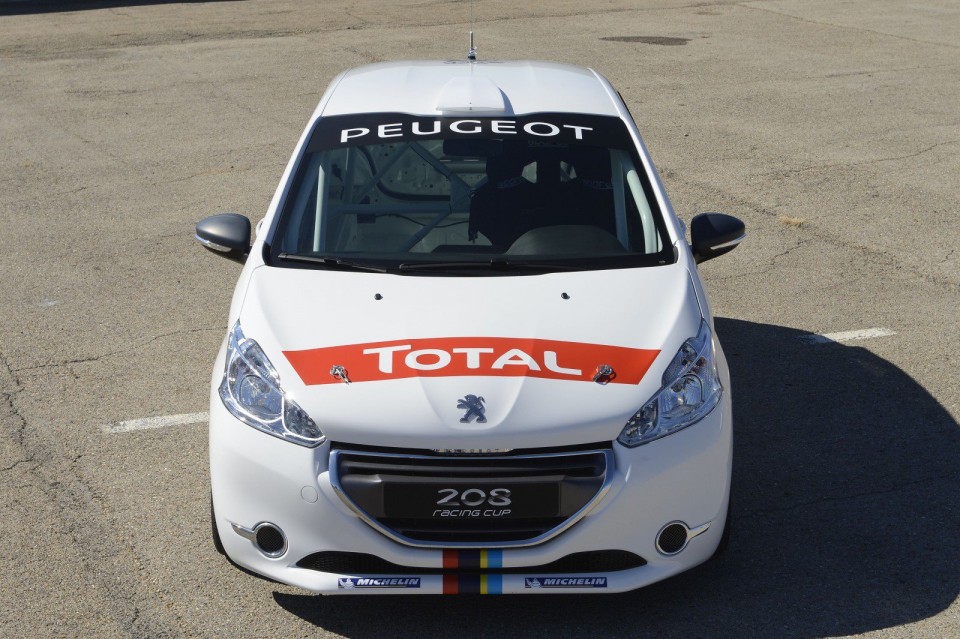 Photo officielle Peugeot 208 Racing Cup 1-002