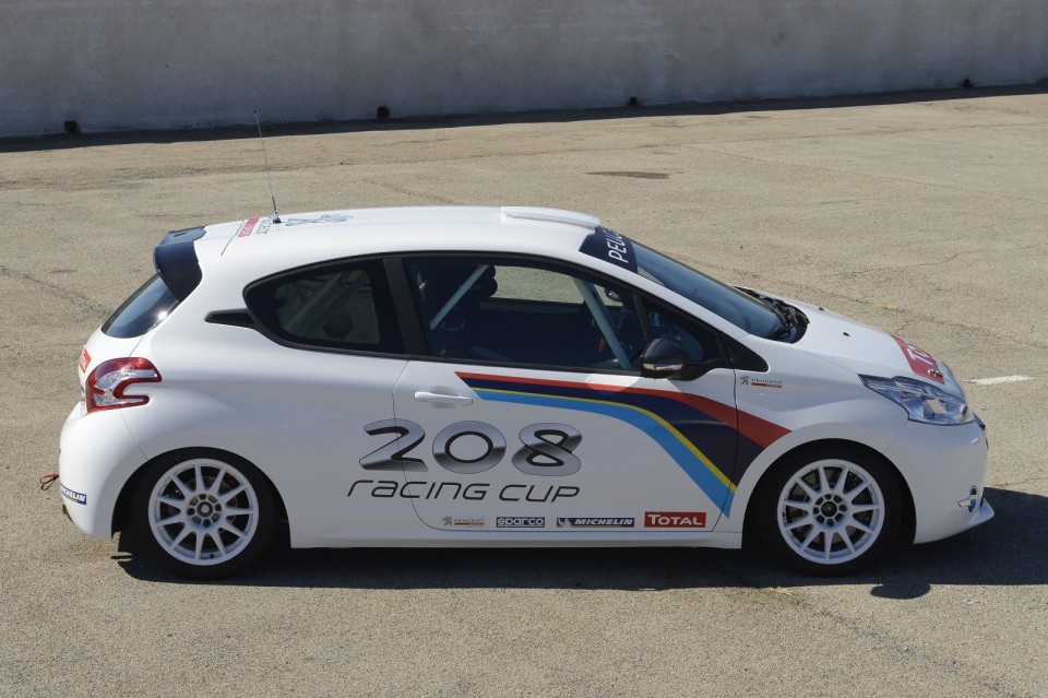 Photo officielle Peugeot 208 Racing Cup 1-006