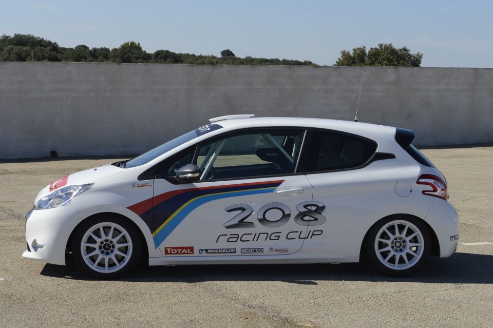 Photo officielle Peugeot 208 Racing Cup 1-007