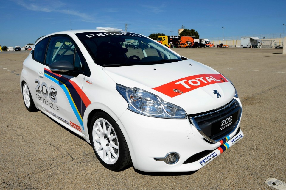 Photo officielle Peugeot 208 Racing Cup 1-010