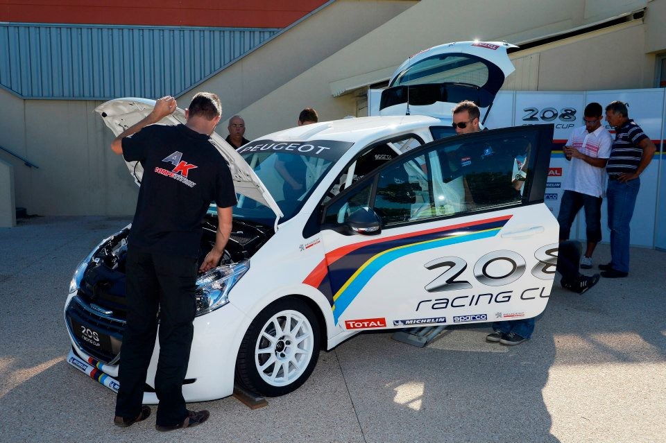 Photo officielle Peugeot 208 Racing Cup 1-013