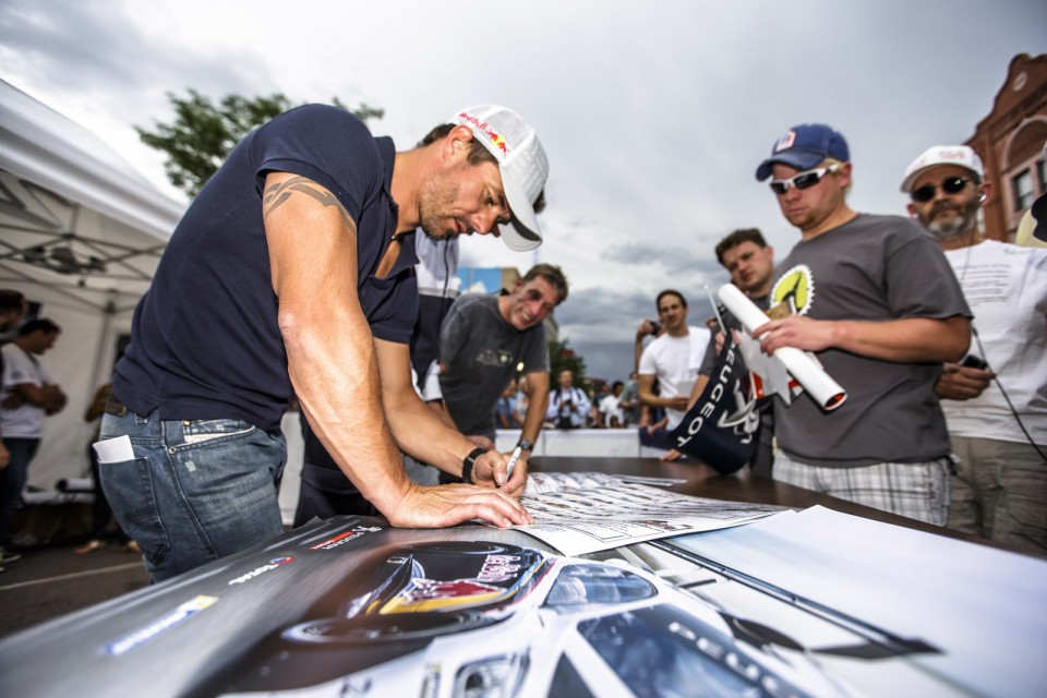 Fan Fest Sébastien Loeb Peugeot 208 T16 Pikes Peak 2013 - 5-010