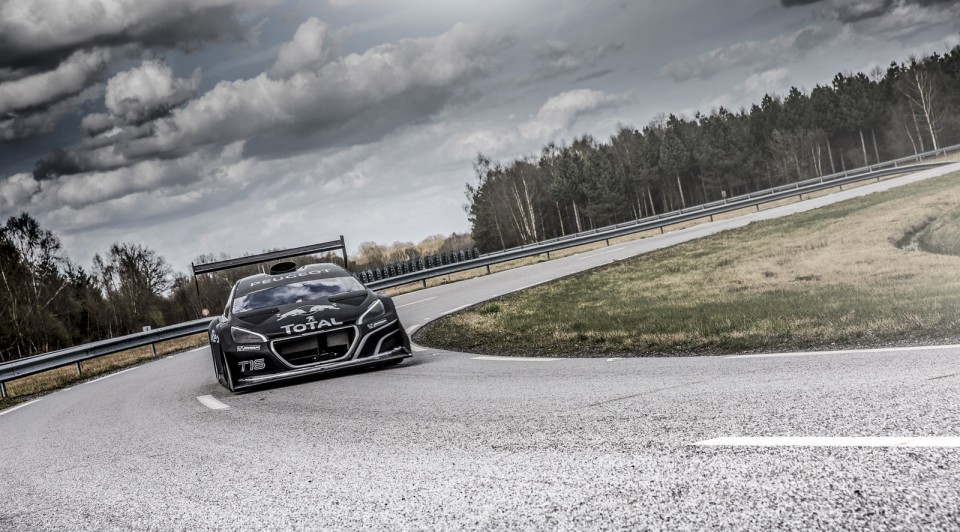 Sebastien Loeb teste la Peugeot 208 T16 Pikes Peak 2013 - 2-006