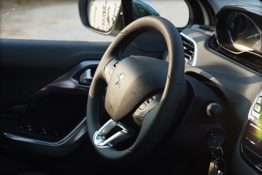 [Ojancano] Peugeot 2008 Allure 1.6 e-HDi 92 Blanc Banquise - 009