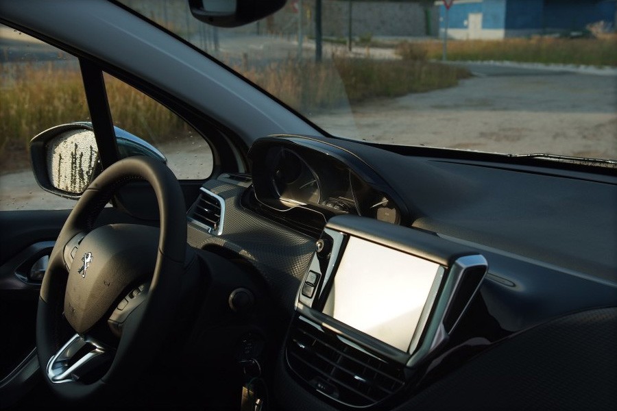 [Ojancano] Peugeot 2008 Allure 1.6 e-HDi 92 Blanc Banquise - 010