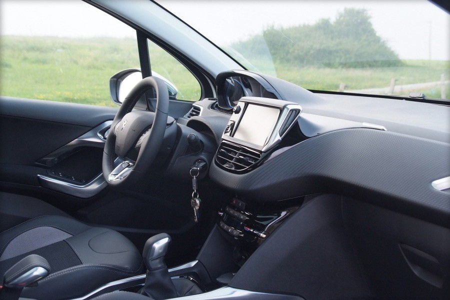 [Ojancano] Peugeot 2008 Allure 1.6 e-HDi 92 Blanc Banquise - 014