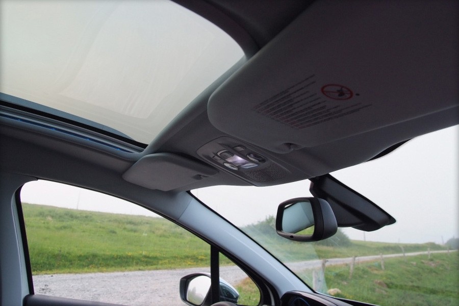[Ojancano] Peugeot 2008 Allure 1.6 e-HDi 92 Blanc Banquise - 016