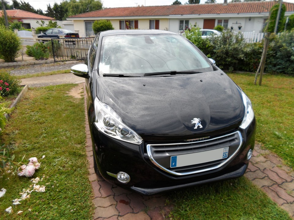 [alumine] Peugeot 208 Allure 1.6 e-HDi 92 Noir Obsidien 3p - 003