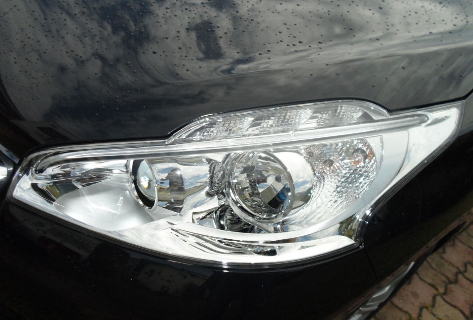 [alumine] Projecteur avant à LED Peugeot 208 Allure 1.6 e-HDi 92 Noir Obsidien 3p - 007