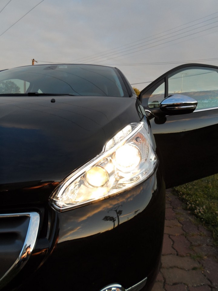 [alumine] Peugeot 208 Allure 1.6 e-HDi 92 Noir Obsidien 3p - 021