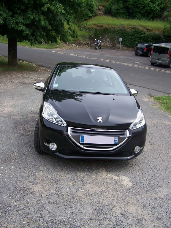 [alumine] Peugeot 208 Allure 1.6 e-HDi 92 Noir Obsidien 3p - 023