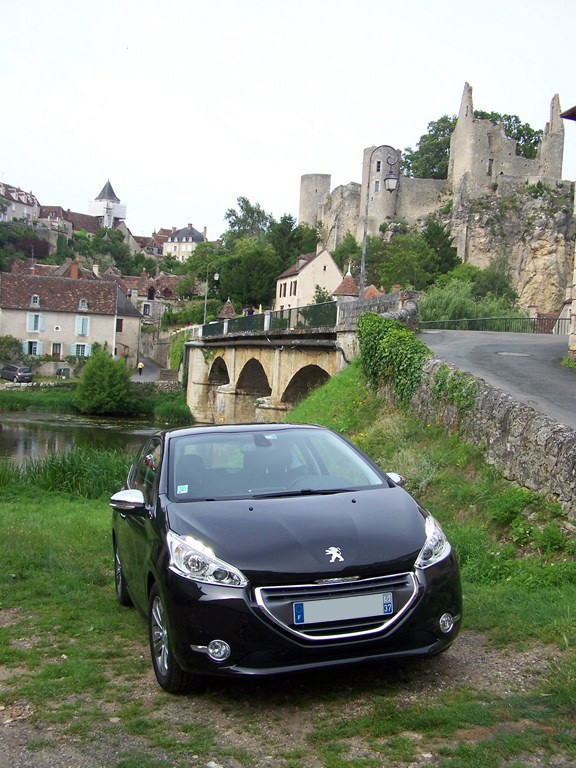 [alumine] Peugeot 208 Allure 1.6 e-HDi 92 Noir Obsidien 3p - 025