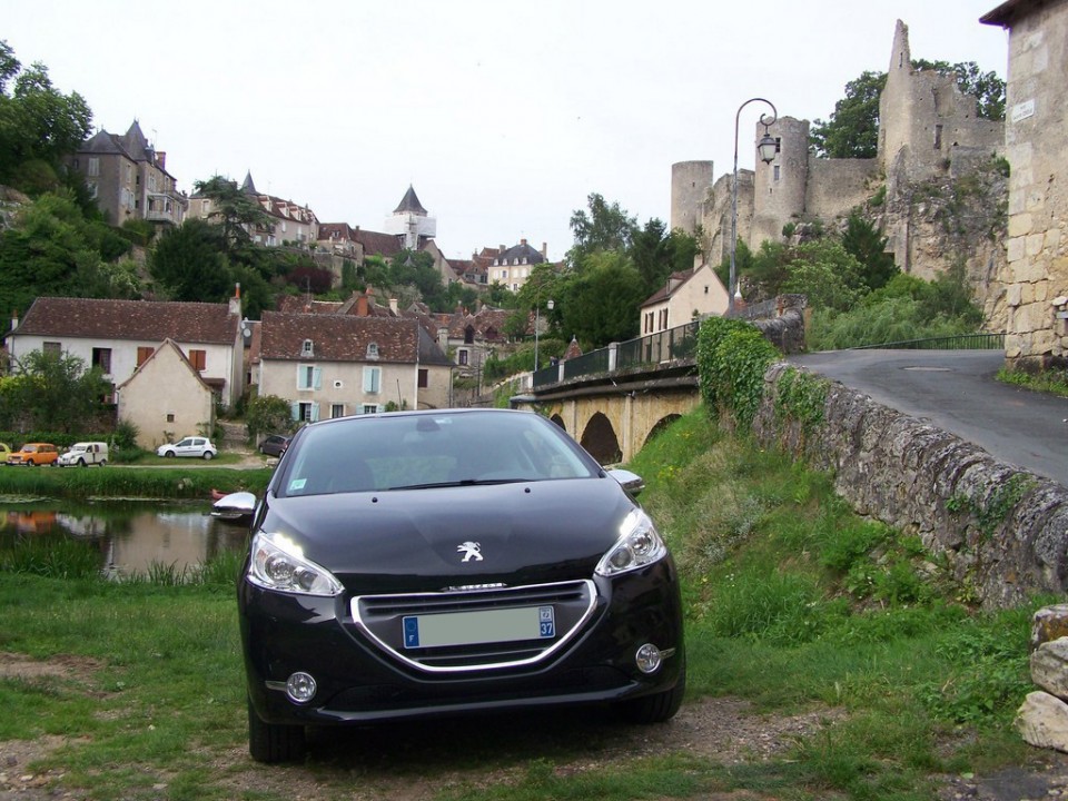 [alumine] Peugeot 208 Allure 1.6 e-HDi 92 Noir Obsidien 3p - 026