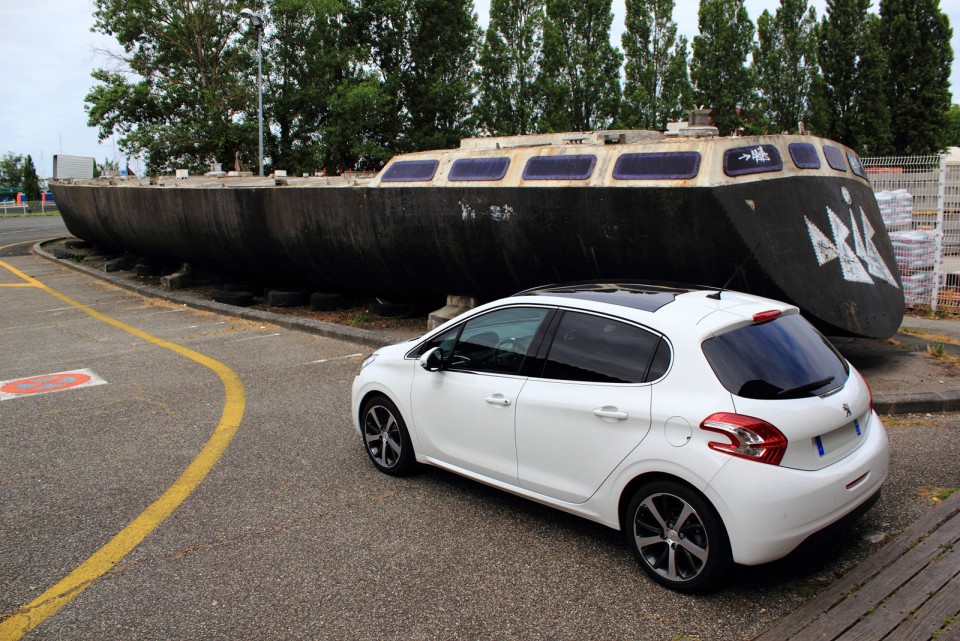 [Arnaud] Peugeot 208 Féline 1.6 VTI 120 Blanc Banquise 5p - 005