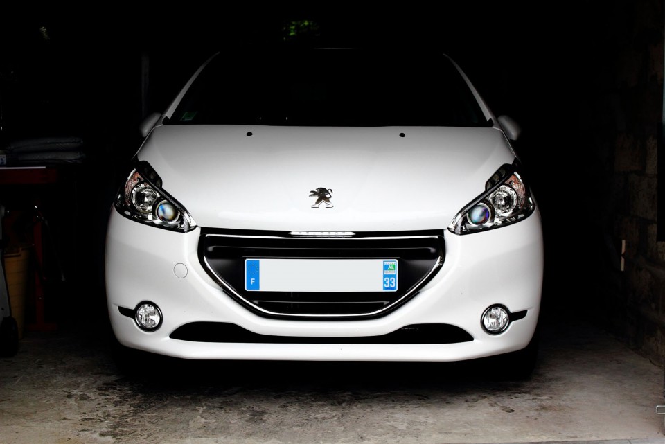 [Arnaud] Peugeot 208 Féline 1.6 VTI 120 Blanc Banquise 5p - 009