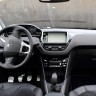 [Arnaud] Intérieur mi-cuir Peugeot 208 Féline 1.6 VTI 120 Blanc Banquise 5p - 015