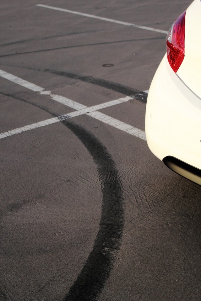 [Arnaud] Peugeot 208 Féline 1.6 VTI 120 Blanc Banquise 5p - 022