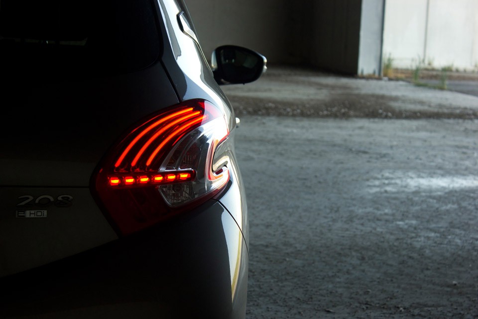 [bagou] Peugeot 208 Féline 1.6 e-HDi 92 Spirit Grey 3p - 007