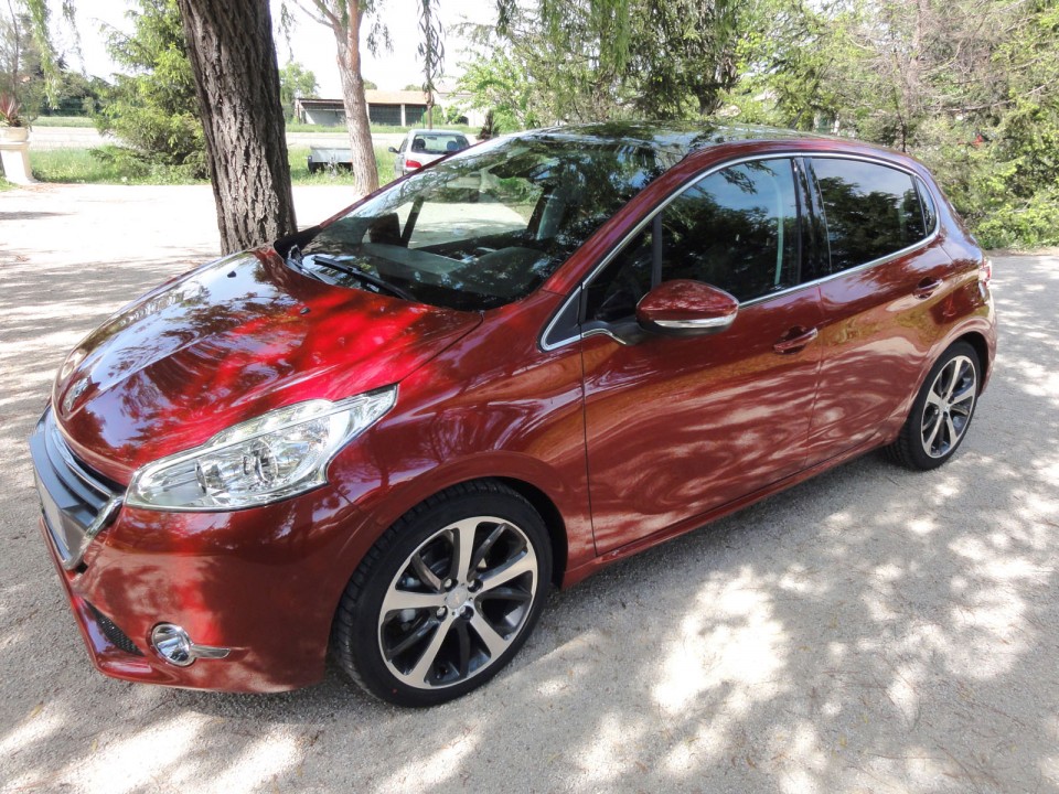[Crevar] Peugeot 208 Féline 1.6 e-HDi 115 Rouge Érythrée 5p - 002
