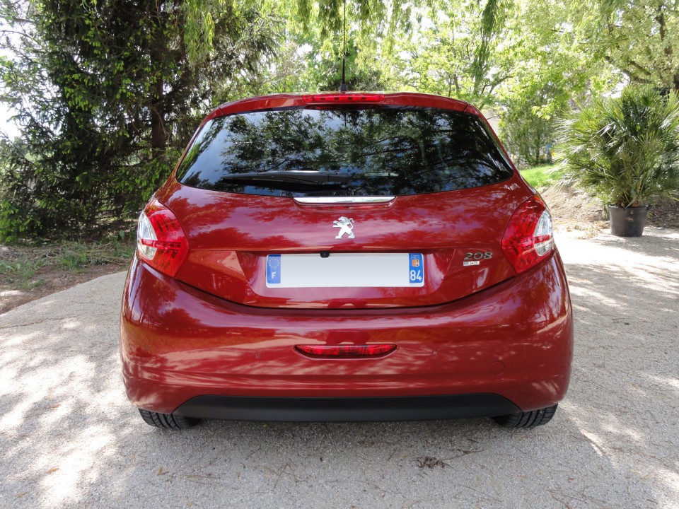 [Crevar] Caméra de recul Peugeot 208 Féline 1.6 e-HDi 115 Rouge Érythrée 5p - 004