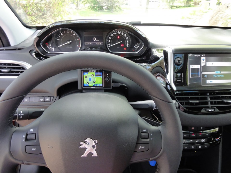 [Crevar] Volant Peugeot 208 Féline - 011