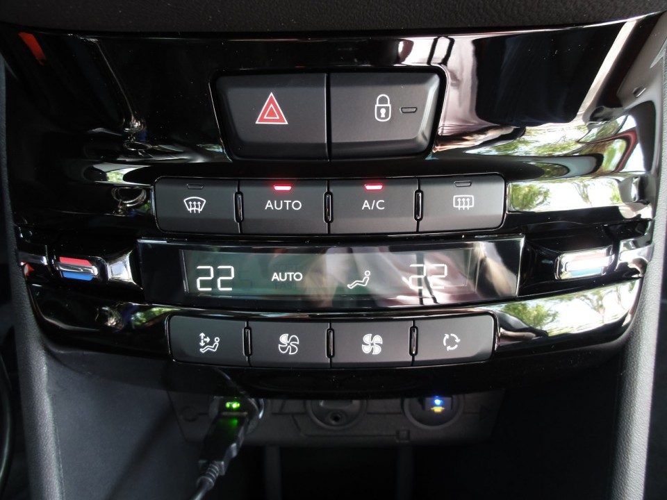 [Crevar] Climatisation automatique bi-zone Peugeot 208 Féline - 025