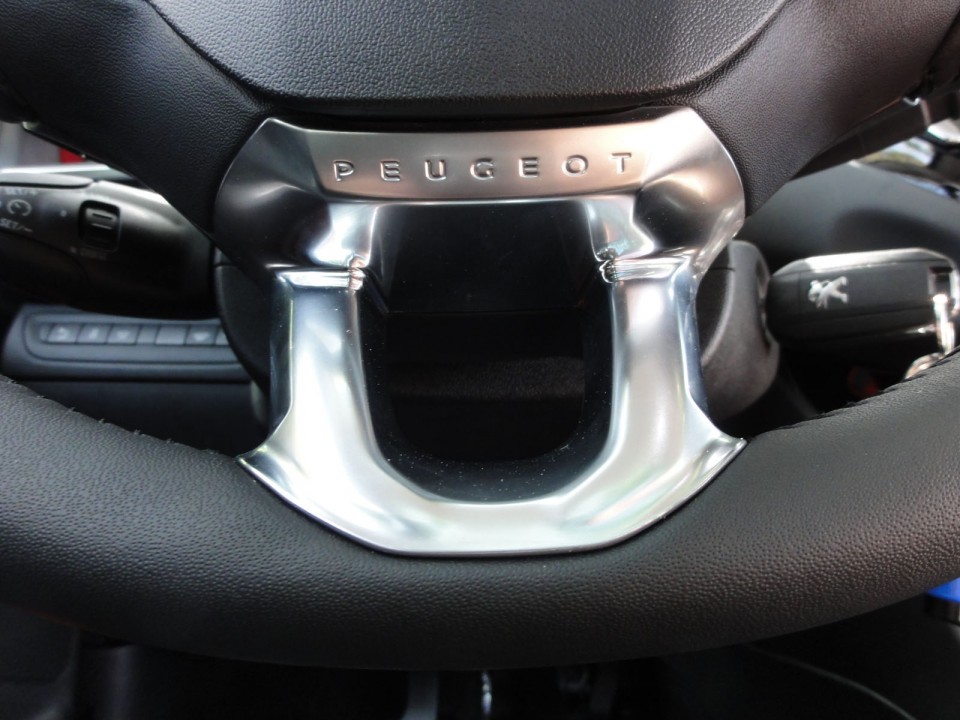[Crevar] Fourche chromée volant Peugeot 208 Féline - 029