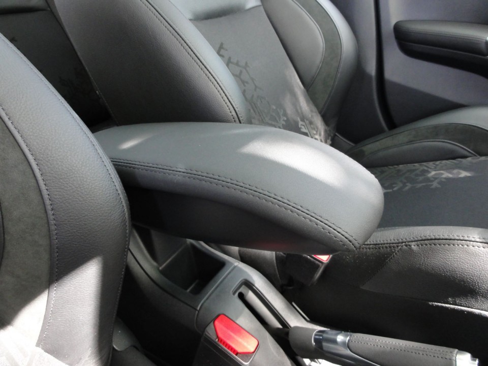 [Crevar] Accoudoir central avant Peugeot 208 Féline - 034