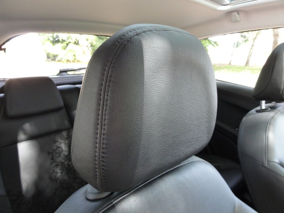 [Crevar] Appuie-tête Peugeot 208 Féline - 036