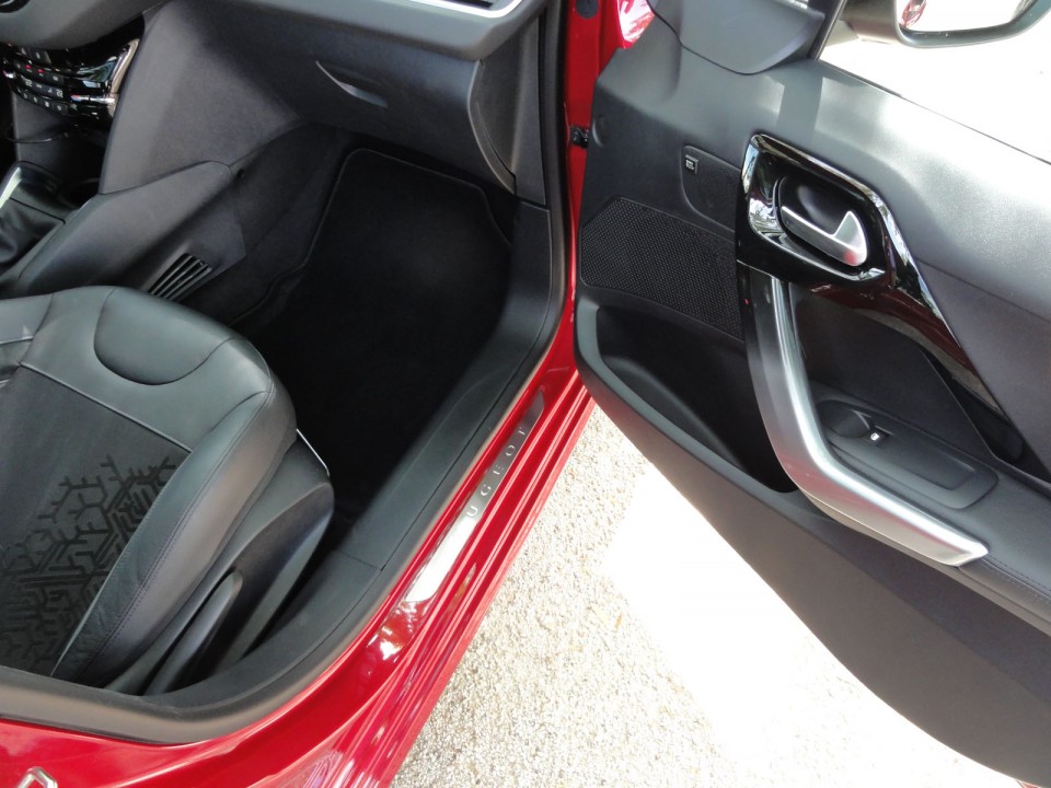 [Crevar] Portière Peugeot 208 Féline - 039
