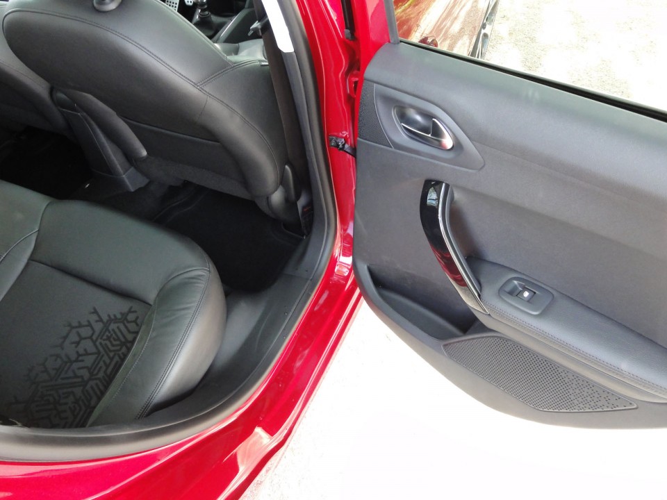 [Crevar] Portière arrière Peugeot 208 Féline - 040