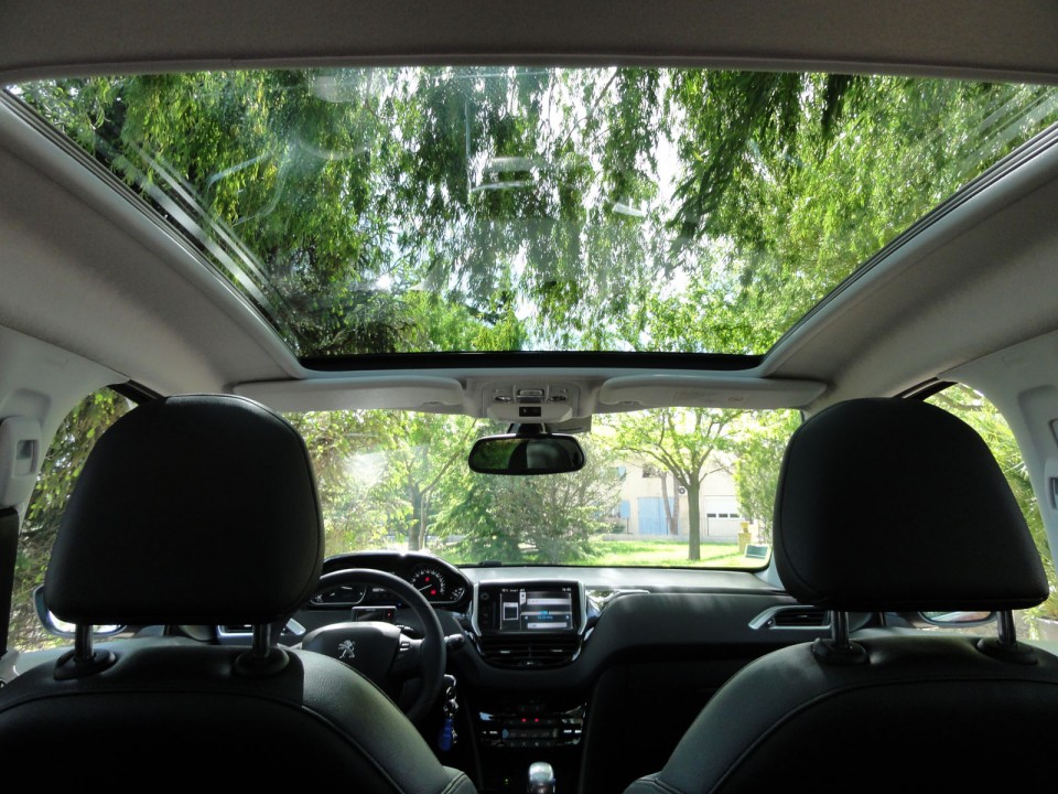 [Crevar] Habitacle avec Toit en Verre Panoramique Peugeot 208 Féline - 041