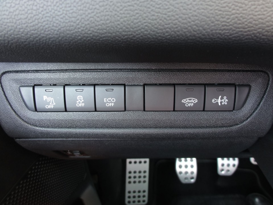 [Crevar] Commandes de tableau de bord Peugeot 208 Féline - 043