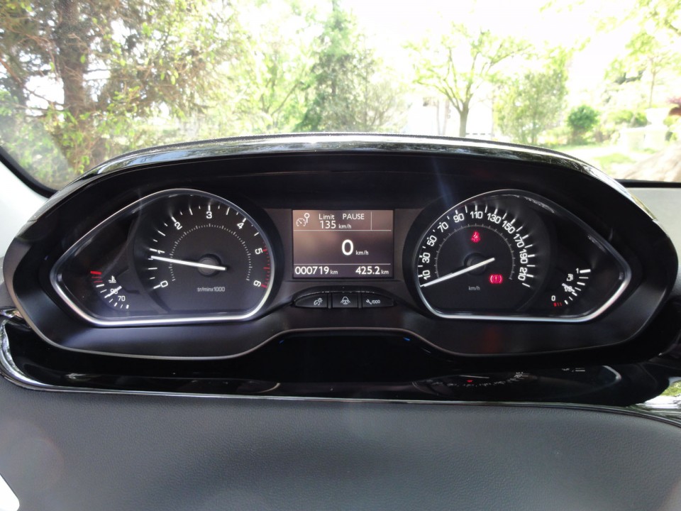 [Crevar] Combiné (vitesse) Peugeot 208 Féline - 044