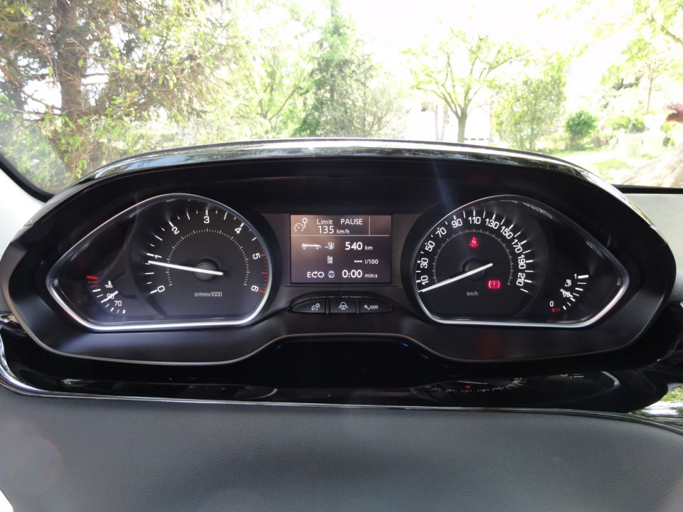 [Crevar] Combiné (ordinateur de bord) Peugeot 208 Féline - 045