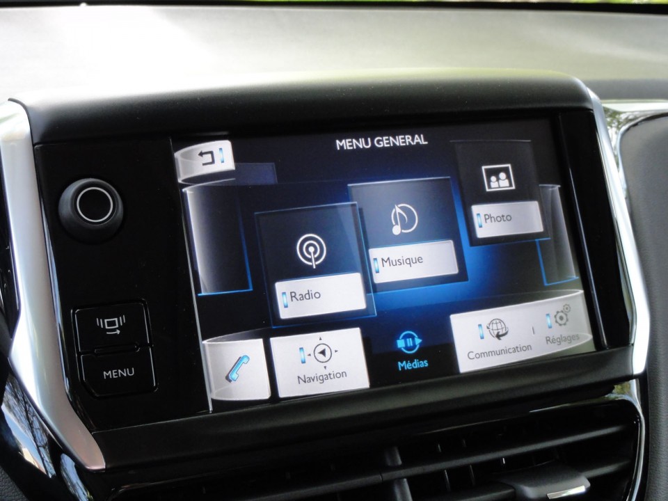 [Crevar] Ecran tactile multi-fonctions (Medias) Peugeot 208 Féline - 049