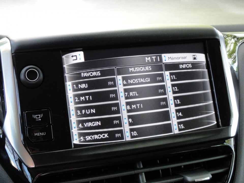 [Crevar] Ecran tactile multi-fonctions (liste radios) Peugeot 208 Féline - 052