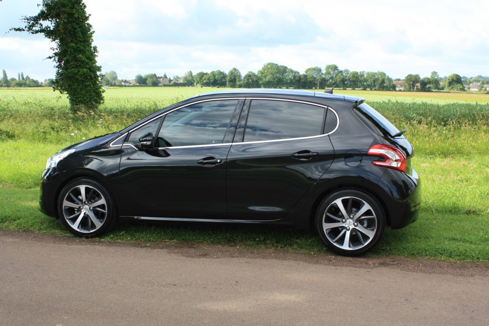 [fmoonson] Vitres teintées Glastint Peugeot 208 Féline Noir Obsidien 5p