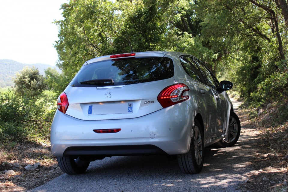 [Francois] Peugeot 208 Allure 1.6 VTi 120 Gris Aluminium 5p - 009