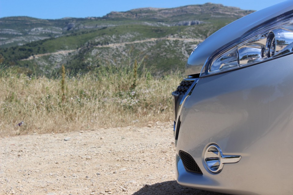 [Francois] Bouclier avant Peugeot 208 Allure 1.6 VTi 120 Gris Aluminium 5p - 014